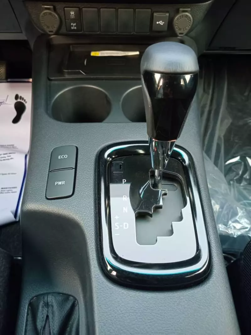Toyota Hilux   - 2024