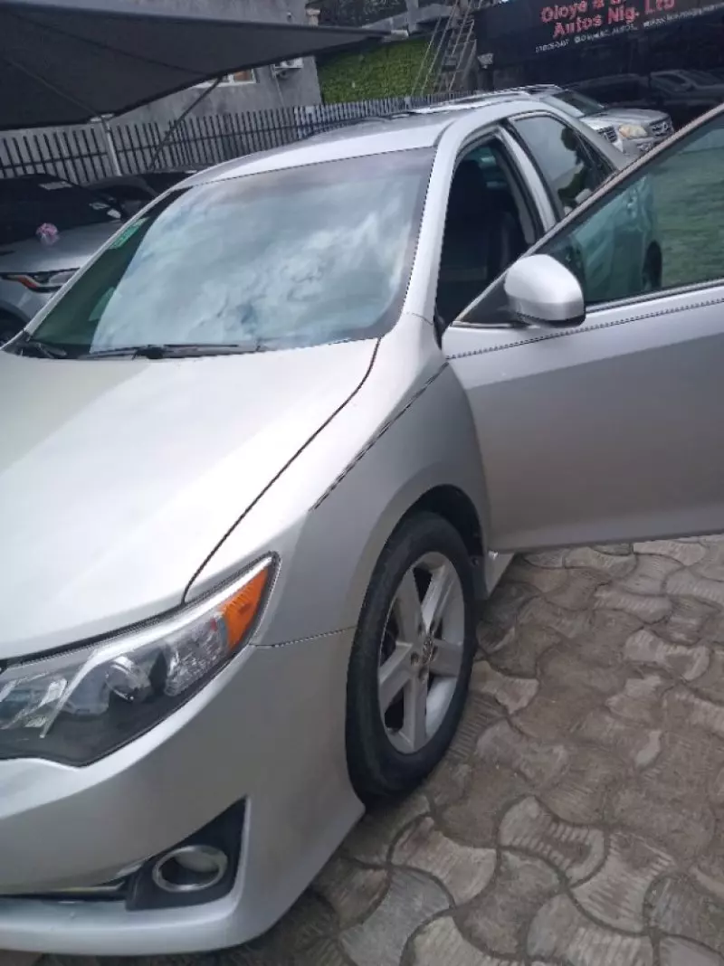 Toyota Camry   - 2013