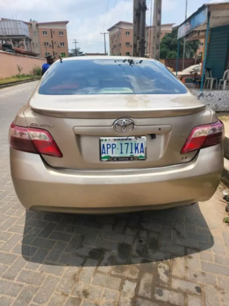 Toyota Camry   - 2009