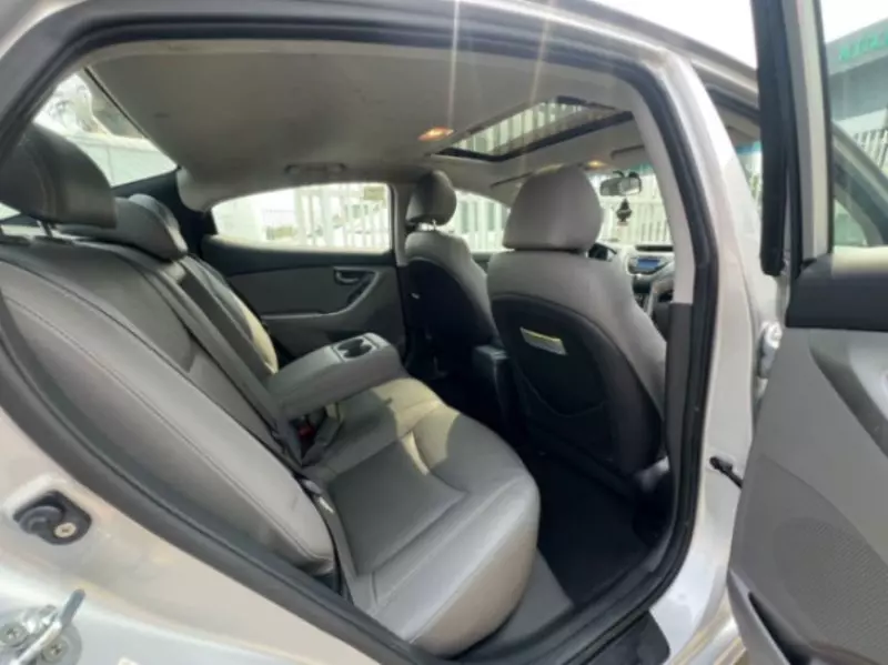 Hyundai Elantra   - 2013