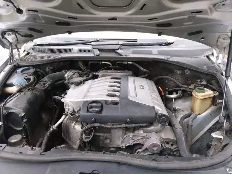 Volkswagen Touareg   - 2005