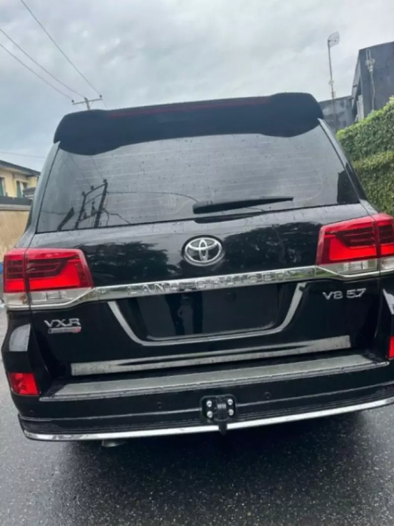 Toyota Land Cruiser   - 2021