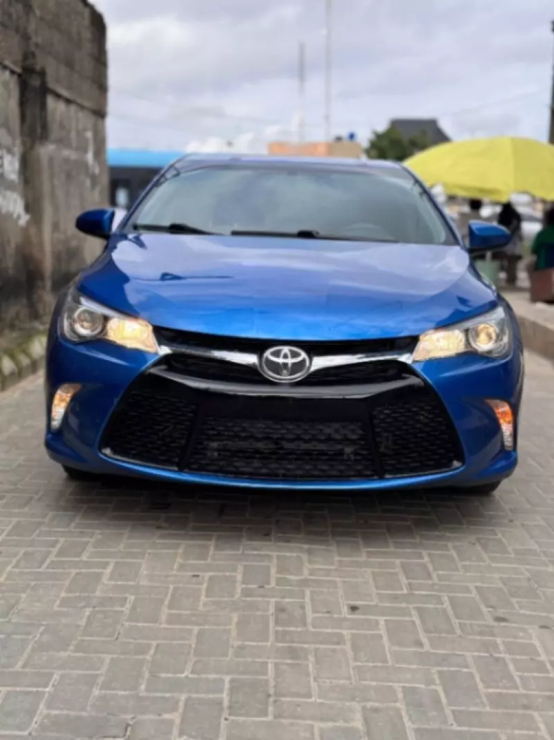 Toyota Camry   - 2016