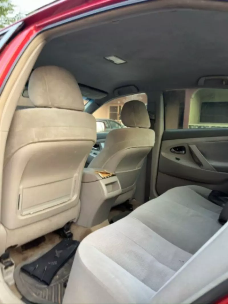 Toyota Camry   - 2010