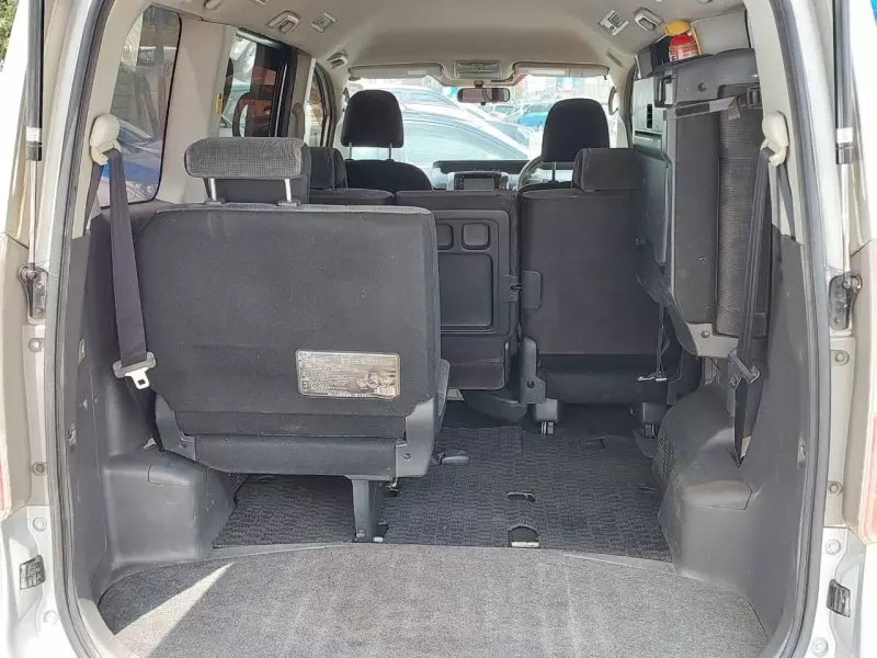 Toyota Noah   - 2008