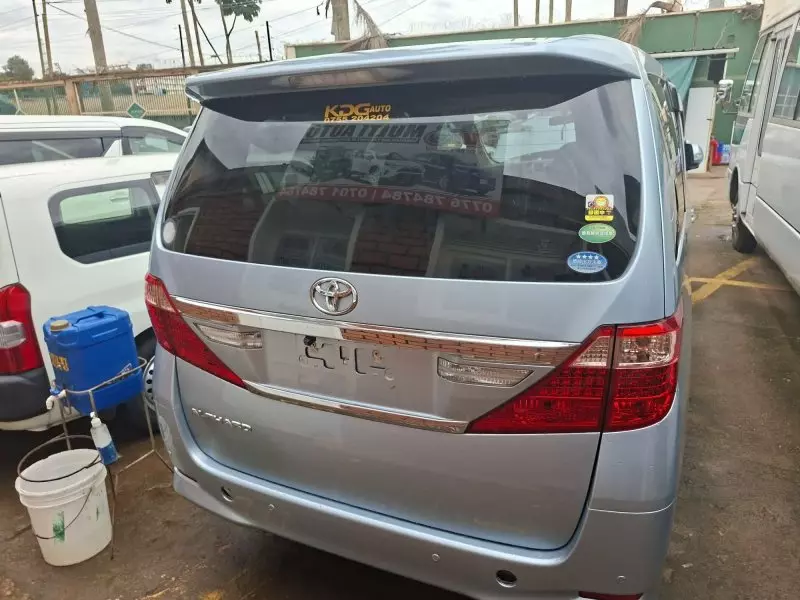 Toyota Alphard   - 2013