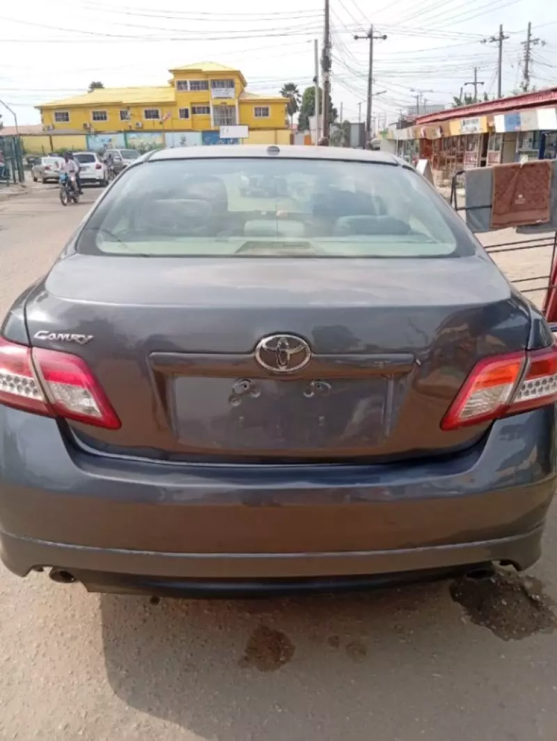 Toyota Camry   - 2010