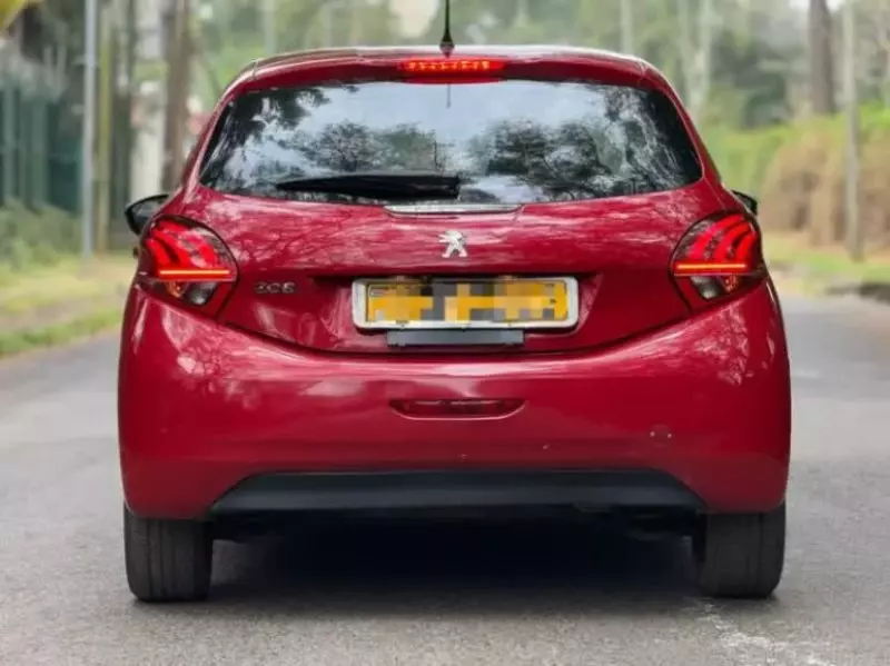 Peugeot 208   - 2017