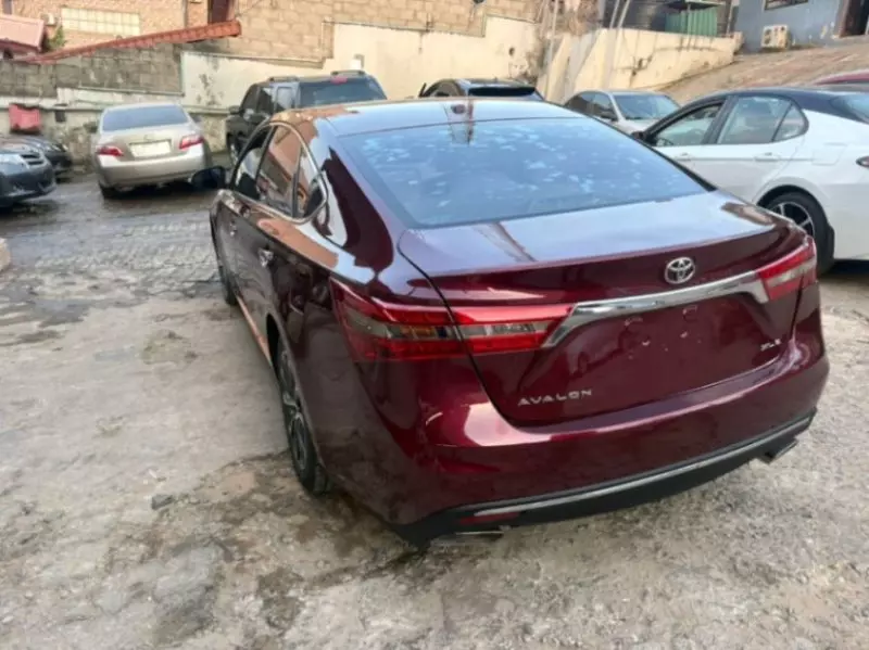 Toyota Avalon   - 2016