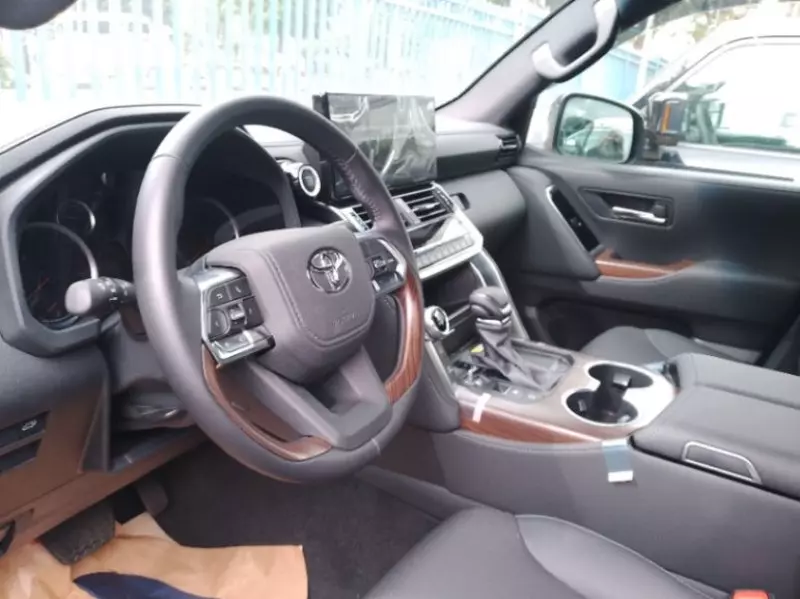 Toyota Land Cruiser - 2024
