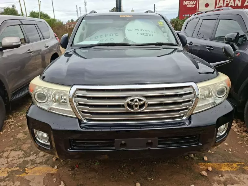 Toyota Landcruiser  V8   - 2013
