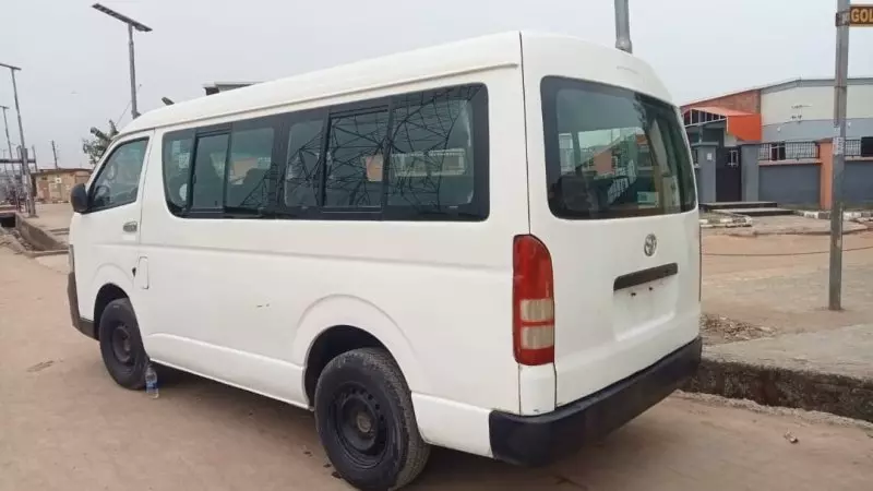 Toyota Hiace   - 2012