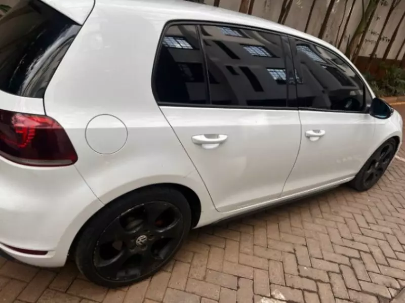 Volkswagen Golf   - 2012