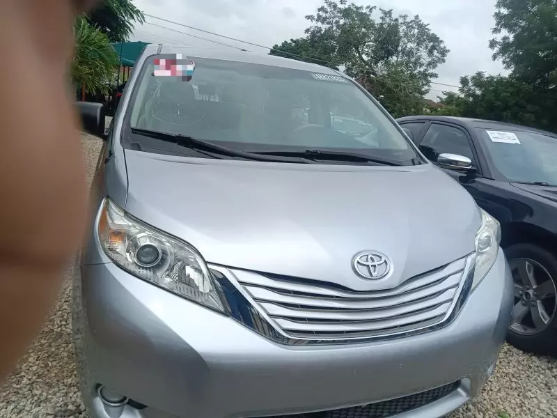 Toyota Sienna   - 2012
