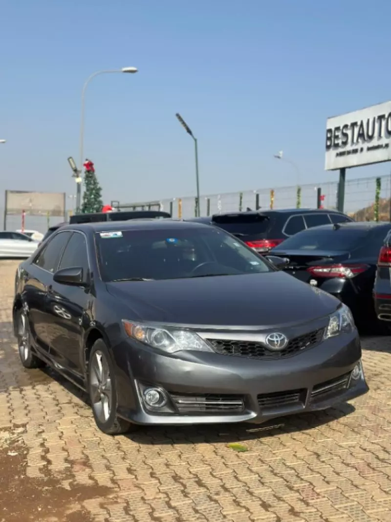 Toyota Camry   - 2013