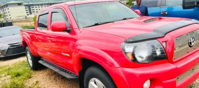 Toyota Tacoma   - 2005