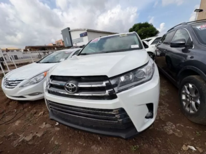 Toyota Highlander   - 2016