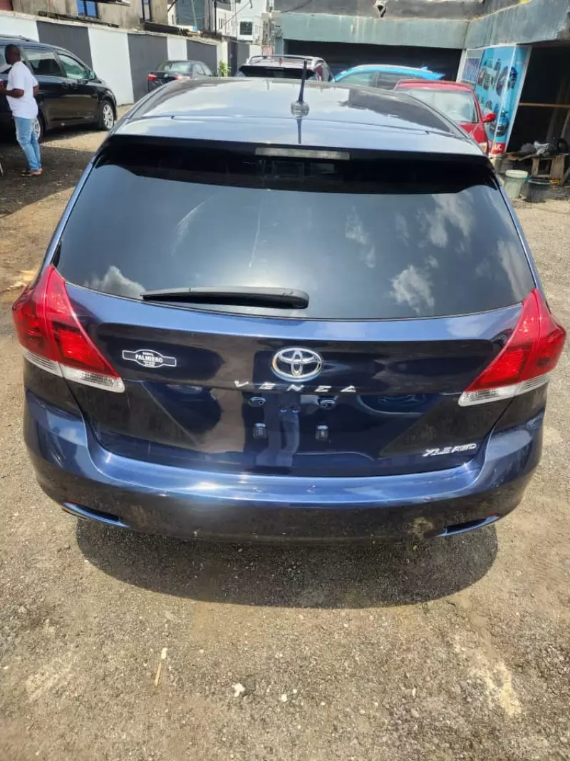 Toyota Venza   - 2015