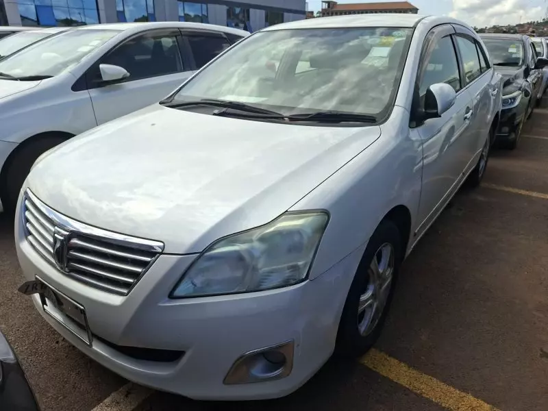 Toyota Premio    - 2013