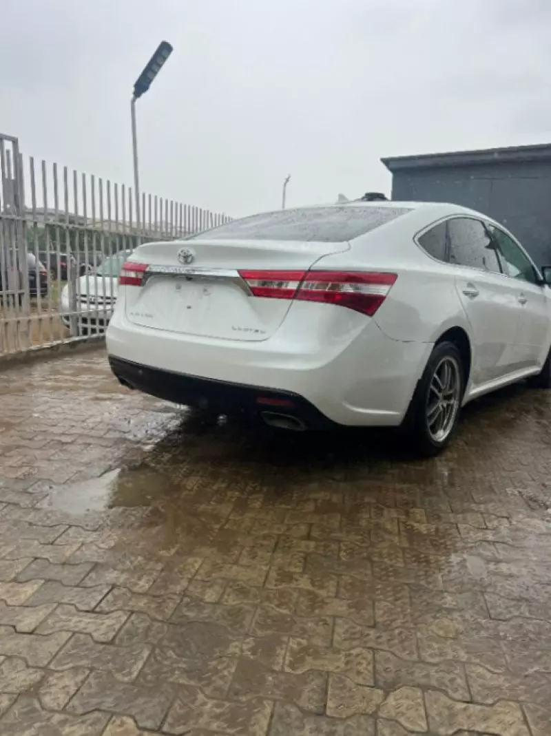 Toyota Avalon   - 2013