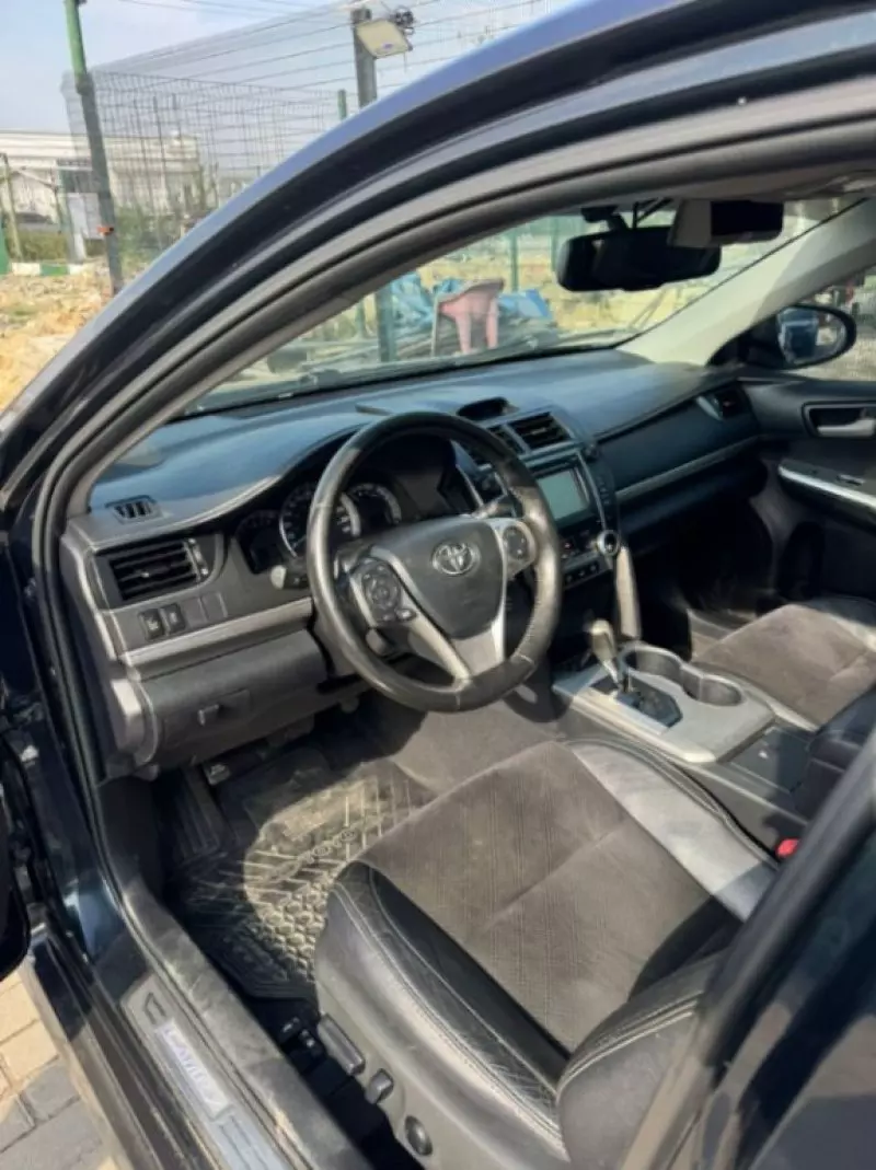 Toyota Camry   - 2013