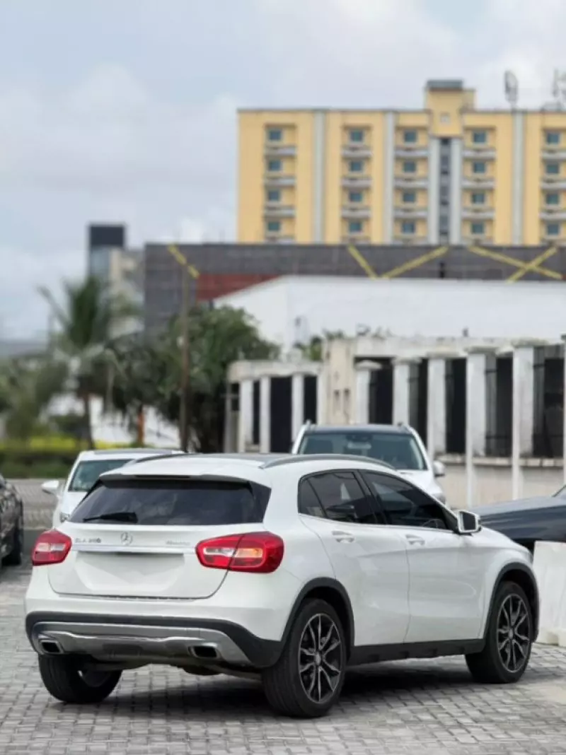 Mercedes-Benz GLA-Class   - 2017