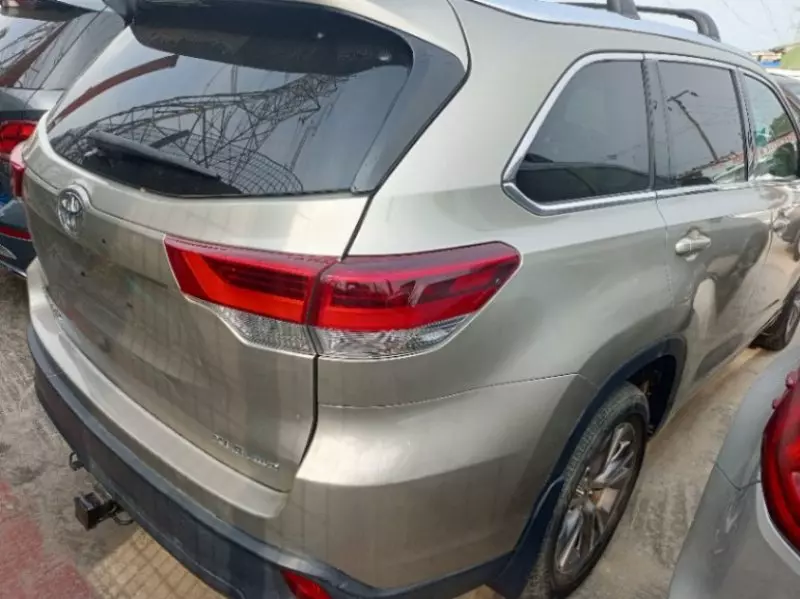 Toyota Highlander   - 2015