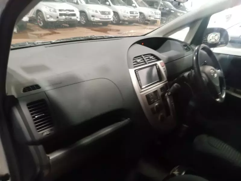 Toyota Ractis   - 2009