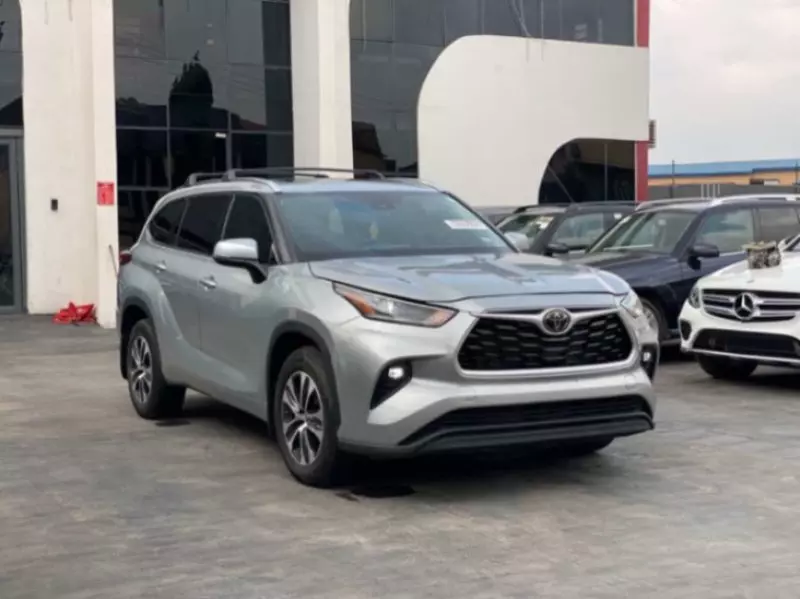 Toyota Highlander   - 2021