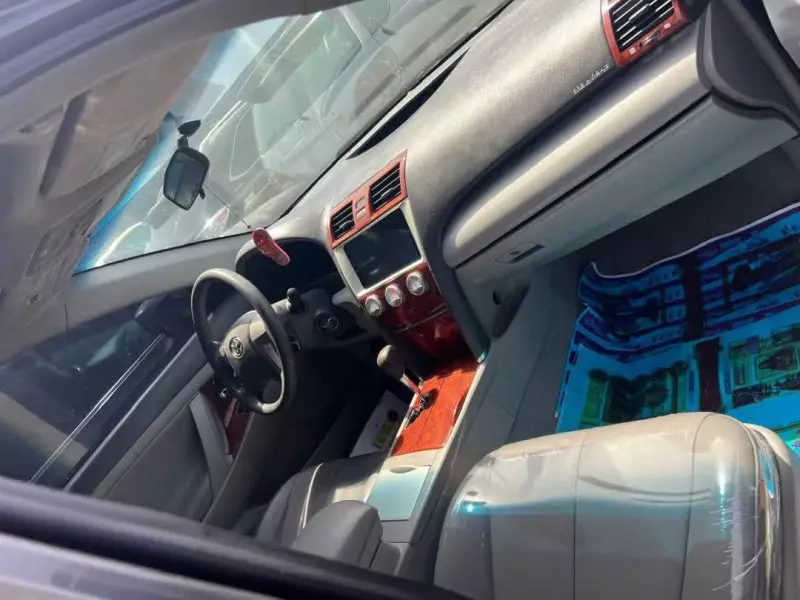 Toyota Camry   - 2010