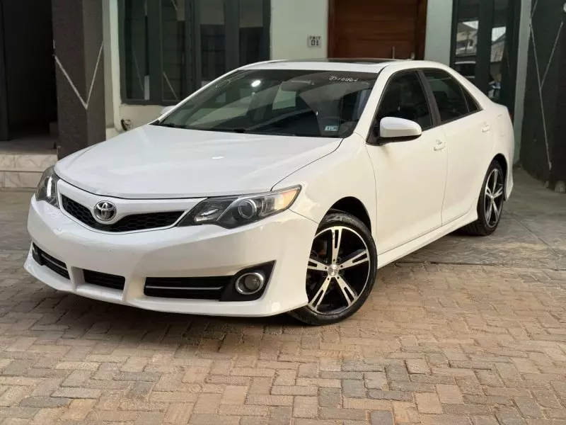 Toyota Camry   - 2012