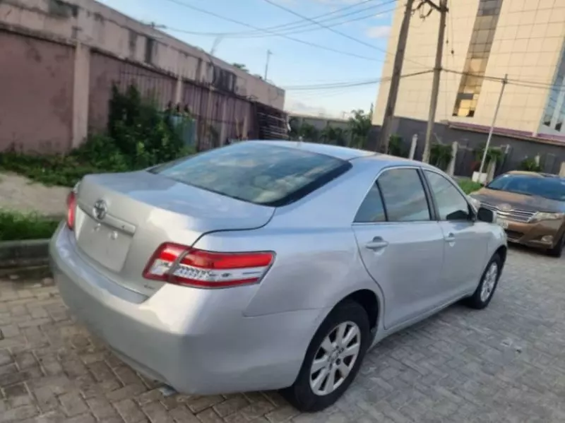 Toyota Camry   - 2011