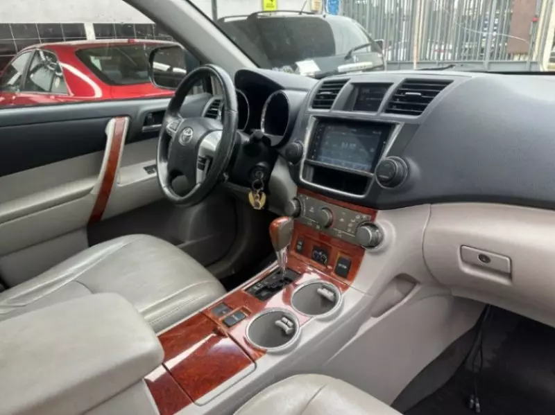 Toyota Highlander   - 2013