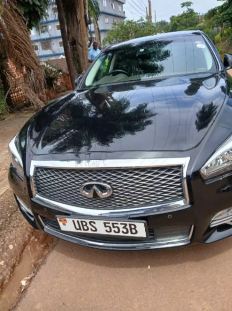 Nissan Fuga    - 2015