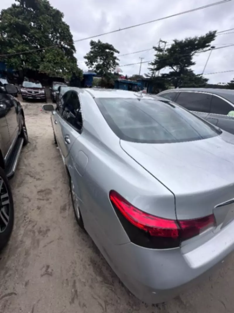 Lexus ES 350   - 2011