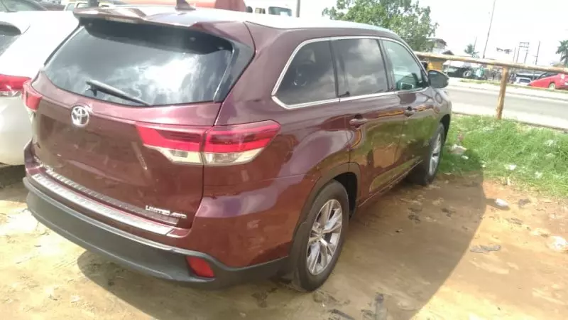 Toyota Highlander   - 2016