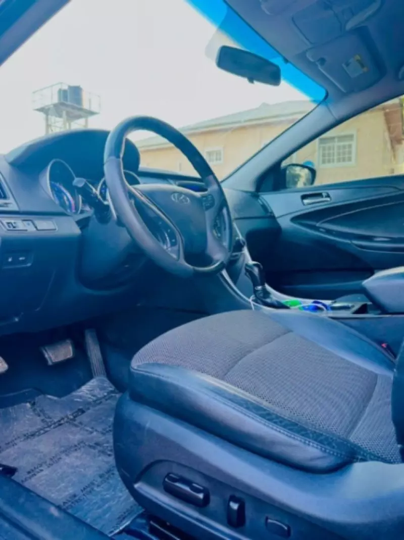 Hyundai Sonata   - 2011