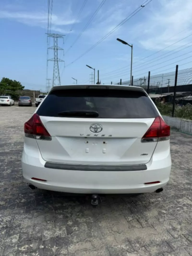 Toyota Venza   - 2012