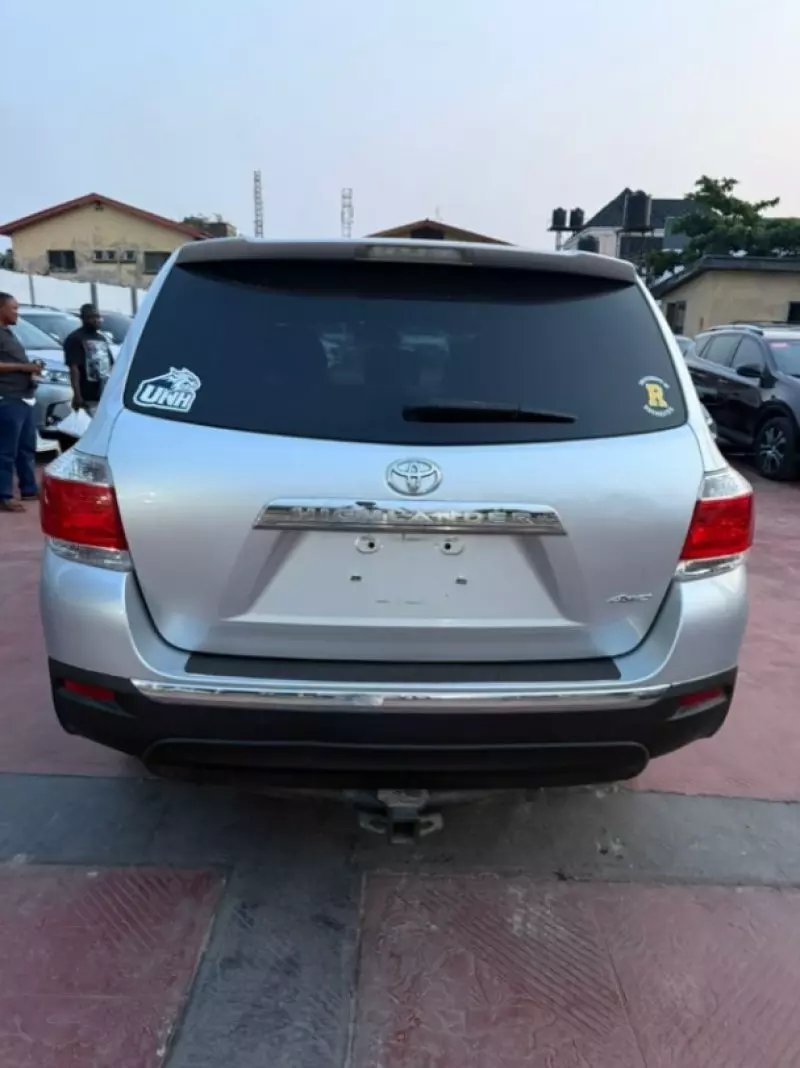 Toyota Highlander   - 2013