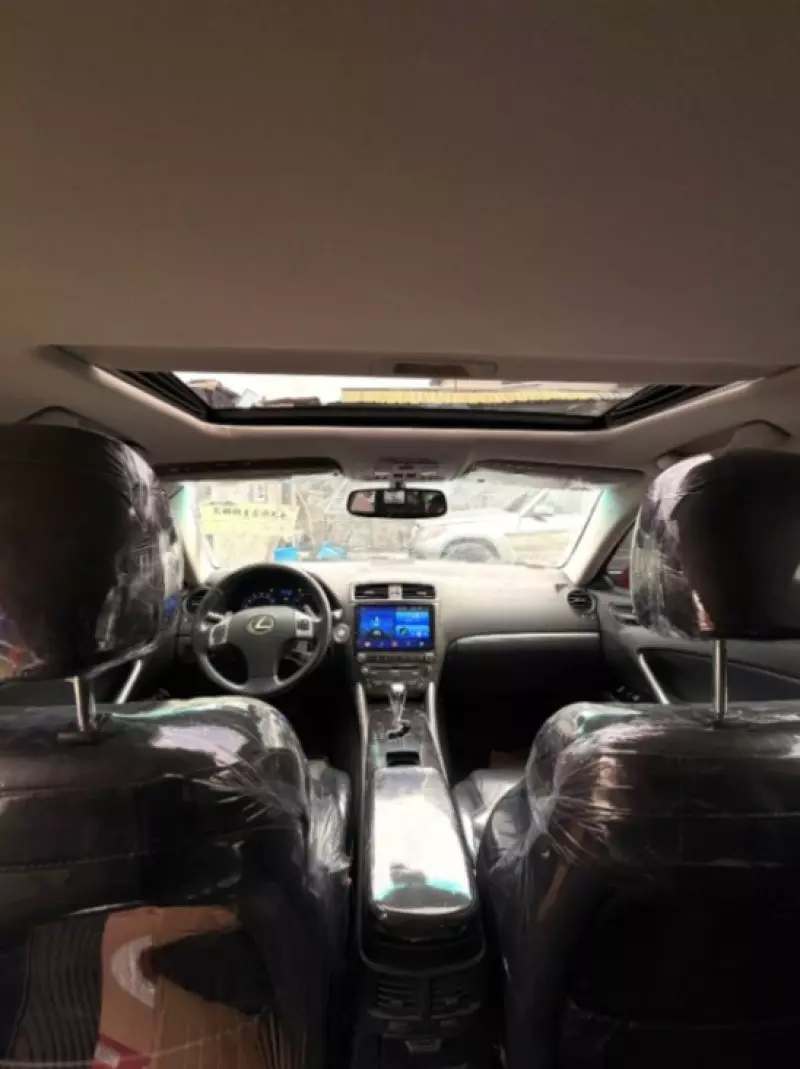 Lexus IS   - 2011