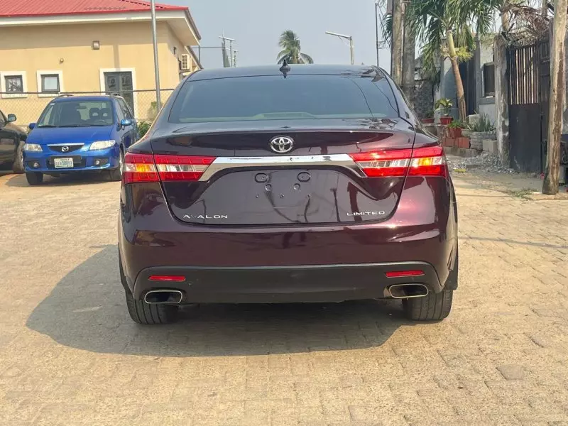 Toyota Avalon   - 2013
