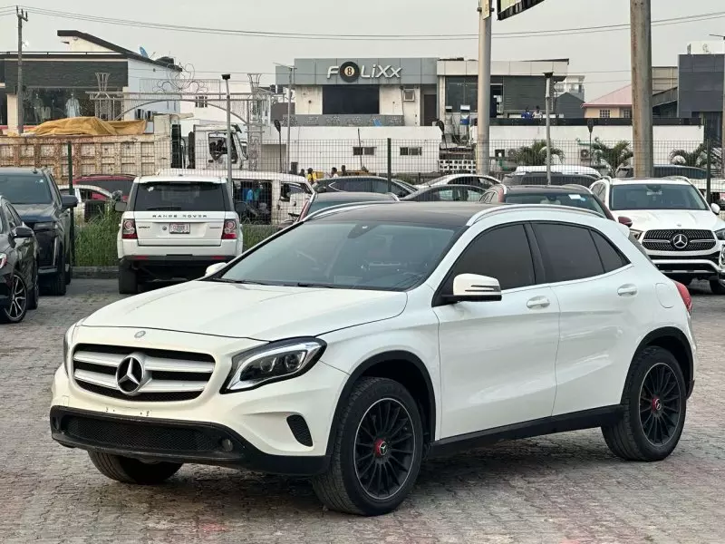 Mercedes-Benz CLA 250   - 2015