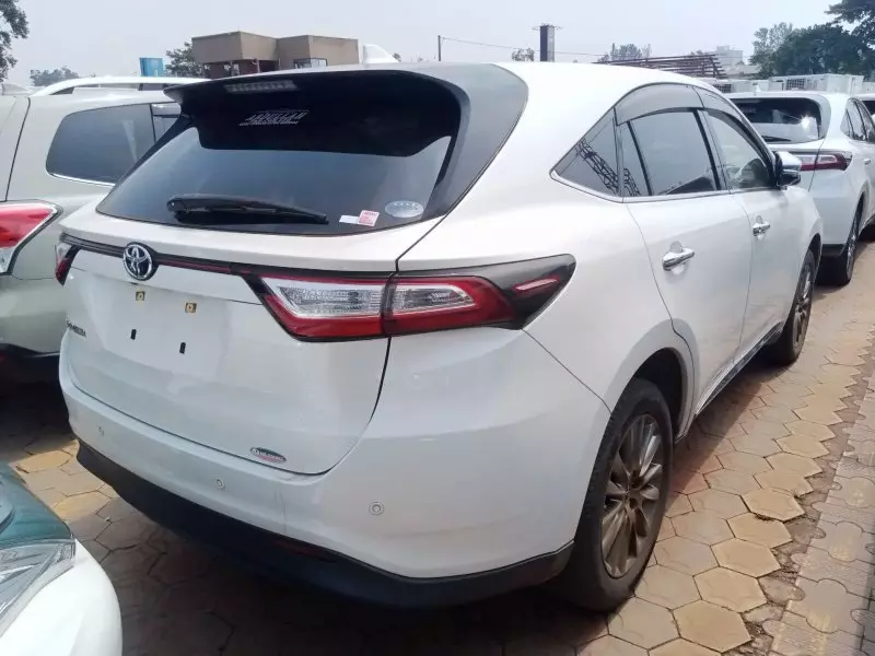 Toyota Harrier   - 2017