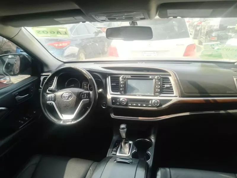Toyota Highlander   - 2015