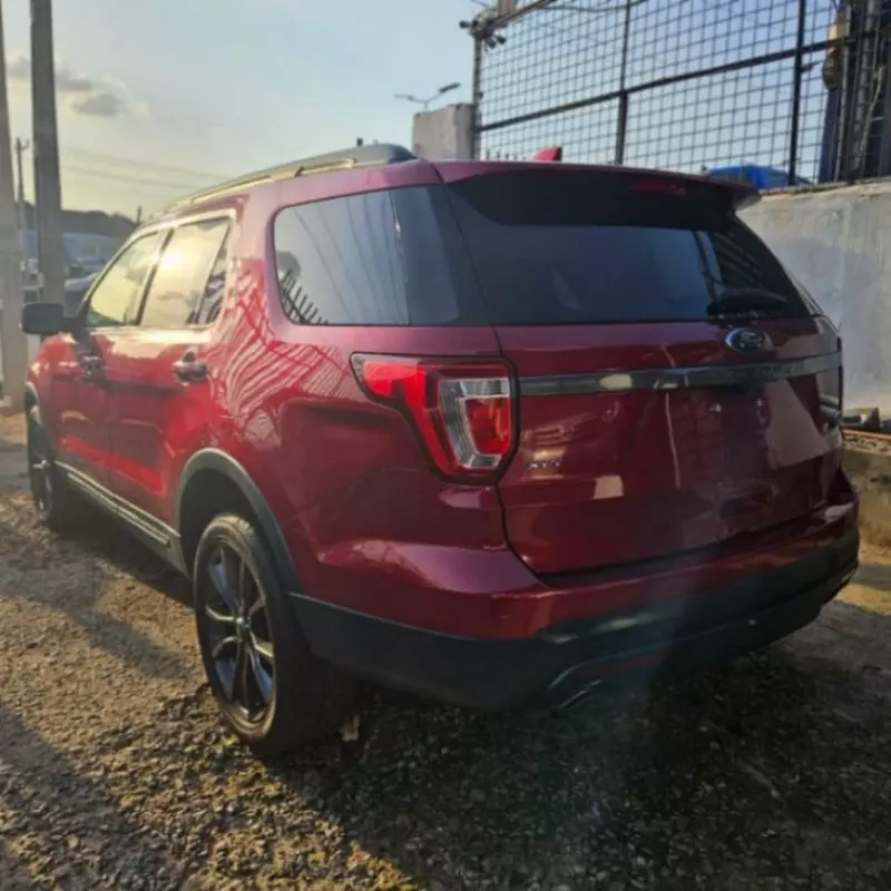 Ford Explorer   - 2017