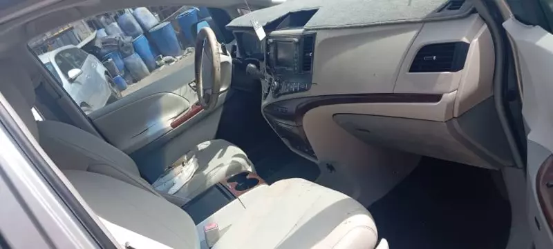 Toyota Sienna   - 2011