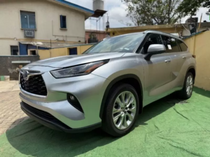 Toyota Highlander   - 2020