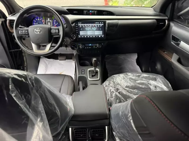 Toyota Hilux   - 2016