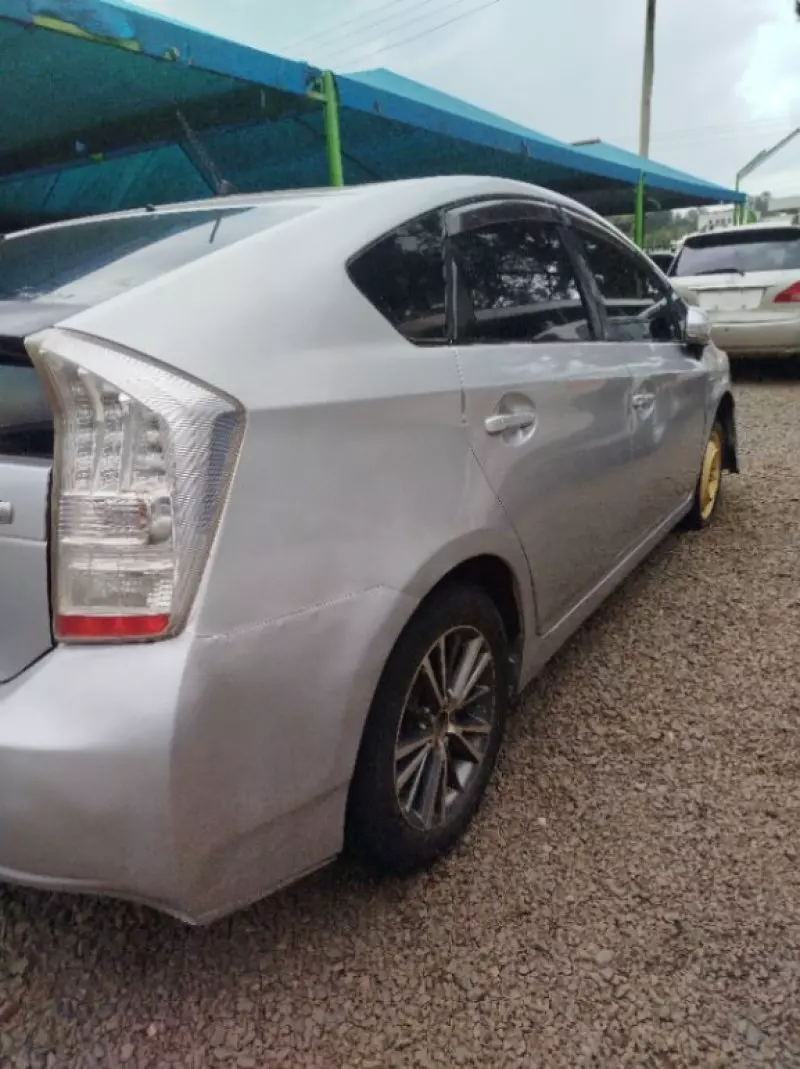 Toyota Prius   - 2012