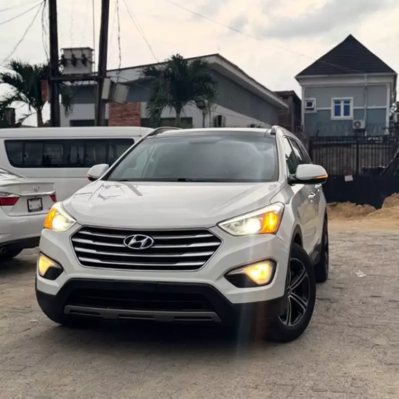 Hyundai Santa Fe - 2015